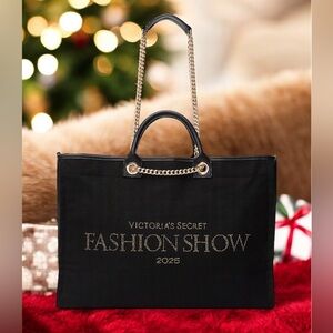 VS FASHION SHOW 2025 BACKSTAGE DOUBLE HANDLE TOTE BLACK/GOLD RHINESTONES LOGO